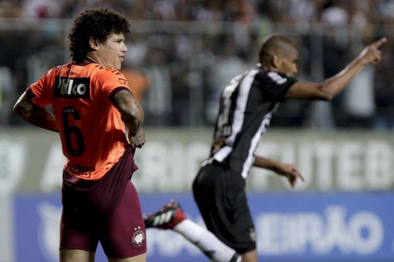 Leonardo Silva comemora gol do Atl&eacute;tico-MG