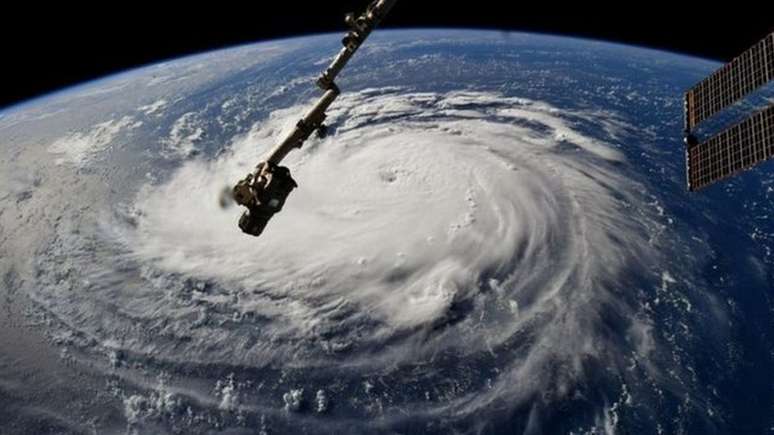 Imagem mostra a tempestade do furacão Florence vista do espaço. A expectativa é que ela comece a tocar a terra a partir de quinta-feira