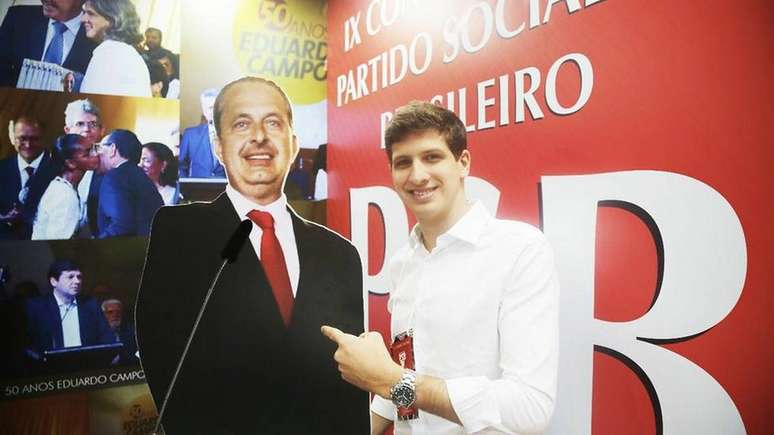 João Campos conta com o capital político do pai, Eduardo Campos, em Pernambuco. Segundo especialistas, poder dentro do partido ajuda na captação de recursos para a campanha