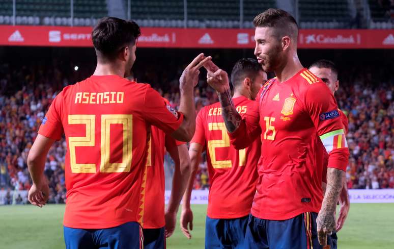 Asensio comemora gol da Espanha com Sergio Ramos
 11/9/2018    REUTERS/Heino Kalis 