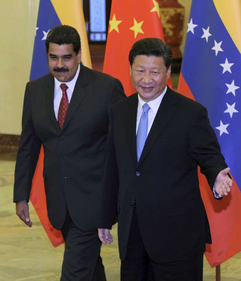 Presidentes da Venezuela, Nicol&aacute;s Maduro, e da China, Xi Jinping, se re&uacute;nem em Pequim, em 2015
01/09/2015
REUTERS/Parker