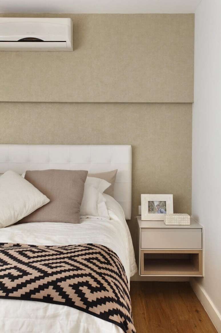 54. Decora&ccedil;&atilde;o neutra com cabeceira branca