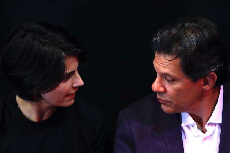 O candidato do PT à Presidência da República, Fernando Haddad, e sua vice Manuela D&#039;Ávila (PCdoB) se reúnem com estudantes e cotistas do Programa Universidade para Todos em um teatro no centro da capital paulista, nesta quarta-feira, 12. Este foi o primeiro evento de campanha de Haddad desde que ele foi oficializado como o substituto do ex- presidente Luiz Inácio Lula da Silva na chapa petista.