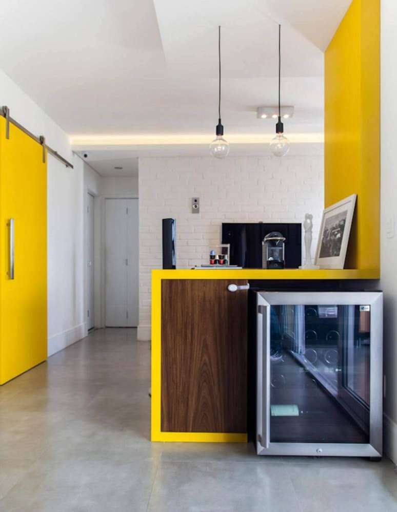 12. Revestimento 3D de tijolinhos na cozinha traz gra&ccedil;a e descontra&ccedil;&atilde;o. Projeto por Melina Romano.