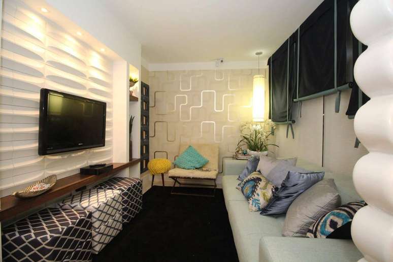 25. O revestimento de parede 3D pode ser combinado com papel de parede. Projeto por Paragua&ccedil;u S&aacute;.