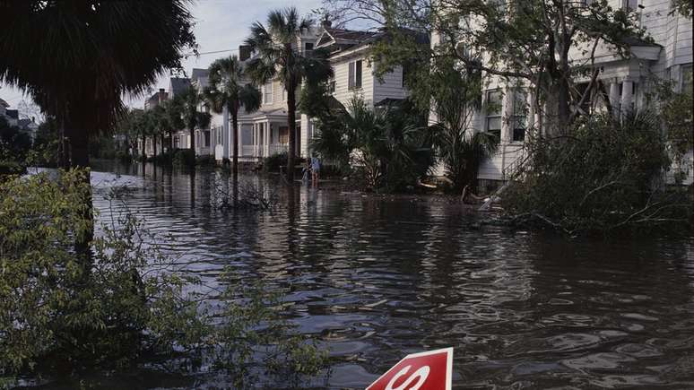 Assim ficaram as ruas de Charleston, Carolina do Sul, depois do furacão Hugo, em 1989
