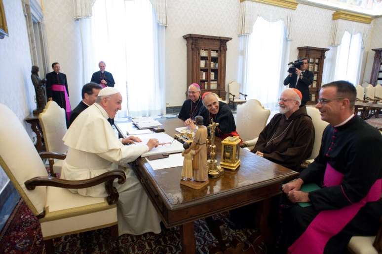 Papa Francisco recebe l&iacute;deres cat&oacute;licos dos EUA no Vaticano 13/09/2018 M&iacute;dia do Vaticano/Divulga&ccedil;&atilde;o via Reuters