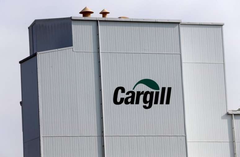 A Cargill logo is pictured on the Provimi Kliba and Protector animal nutrition factory in Lucens, Switzerland, September 22, 2016. REUTERS/Denis Balibouse - D1BEUCZCVNAA