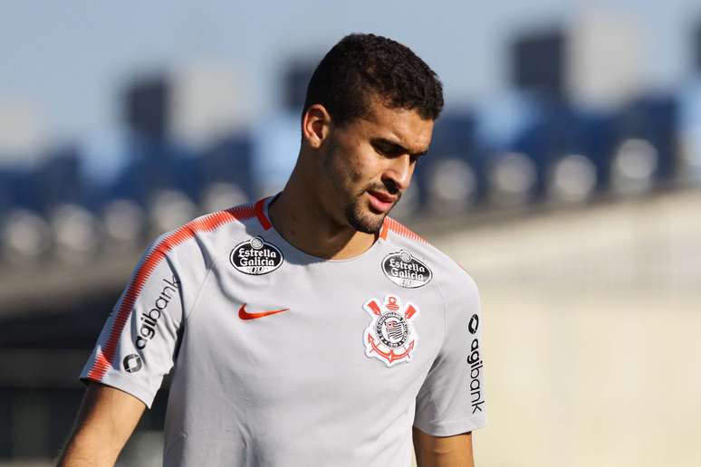 Léo Santos afirmou que o Corinthians terá uma postura mais ofensiva