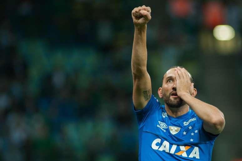 Barcos comemora gol do Cruzeiro no Allianz Parque