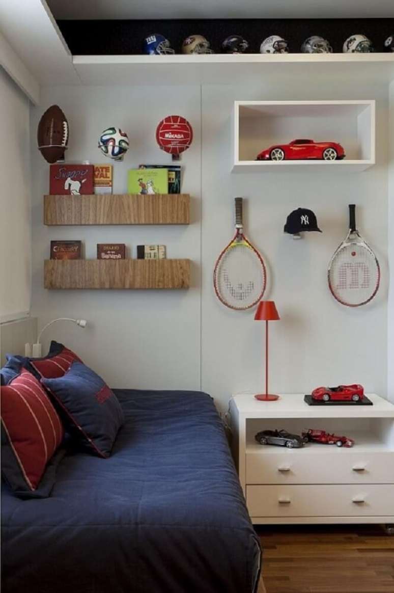30. Prateleiras para quarto com material diferente tamb&eacute;m ajudam a incrementar a decora&ccedil;&atilde;o.
