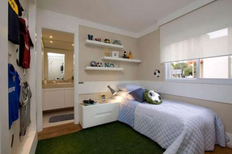 58- Prateleiras para quarto de solteiro ajudam a economizar espa&ccedil;o. Fonte: Pinterest