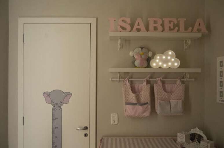 50- Prateleiras para quarto de criança decoram com simplicidade e elegância o ambiente. Fonte: Débora Marquardt