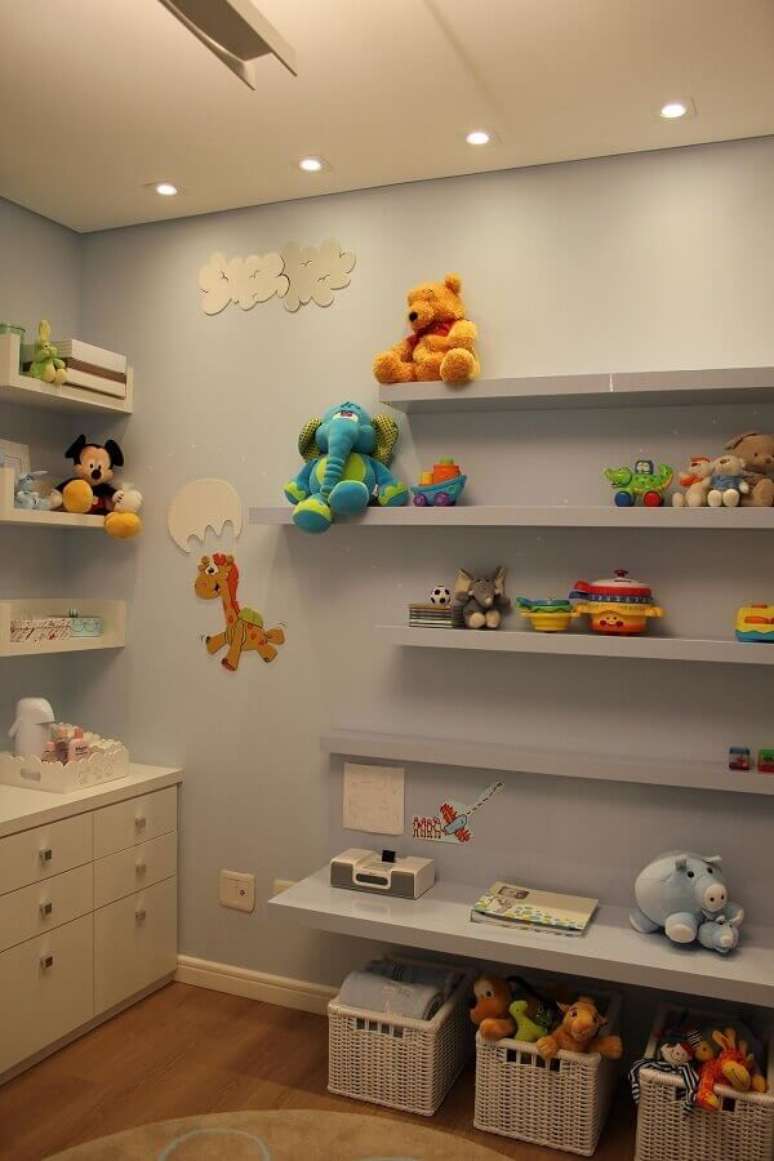 55- Prateleiras para quarto infantil deixam o ambiente mais organizado e convidativo Fonte: Helaine Goes Pinterich