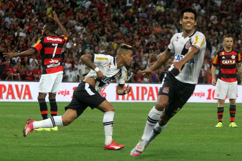 Em 2015, Vasco, vivendo situação parecida com a de hoje, eliminou Flamengo na Copa do Brasil e começou a reação contra o rebaixamento (Foto: Paulo Fernandes/Vasco.com.br)