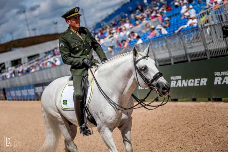 João Victor Oliva com Xiripiti: melhor resultado do Time Brasil nos Jogos (Foto: Luis Ruas)