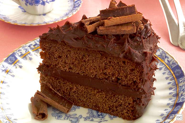 Como Fazer Bolo de Chocolate com Cobertura Ganache - Receita de Páscoa 