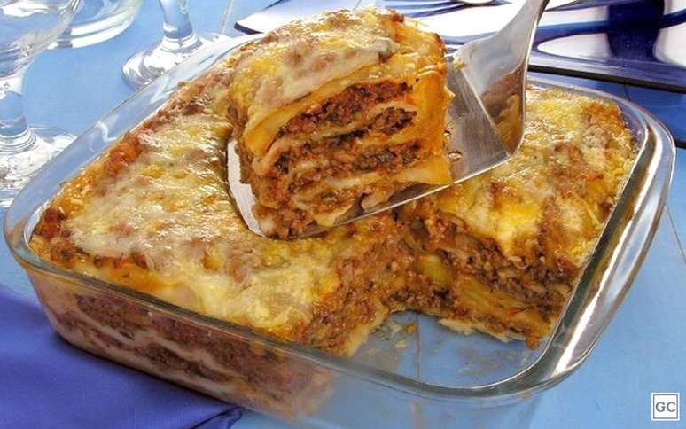 Lasanha com massa de pastel e carne moída 