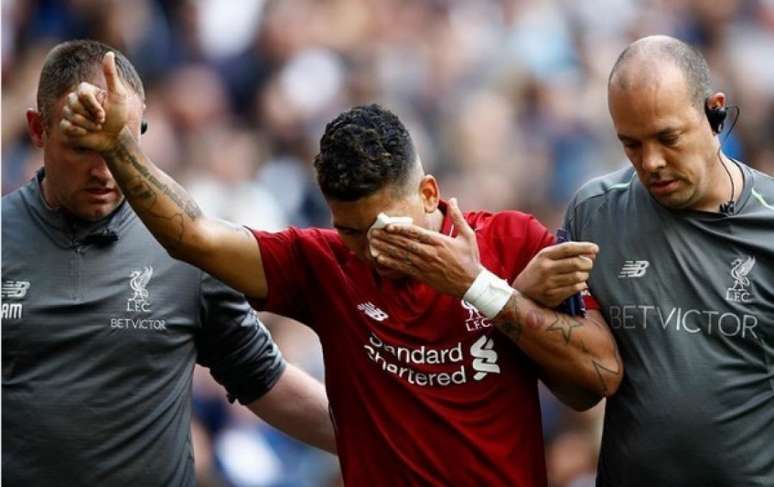 Firmino deixou o campo lesionado (Foto: Reprodução)