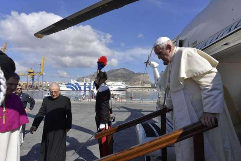 Papa Francisco chega em Palermo para visita pastoral