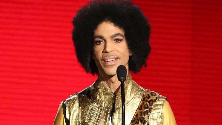 O cantor americano Prince morreu em 2016, vítima de overdose acidental de substância fentanil
