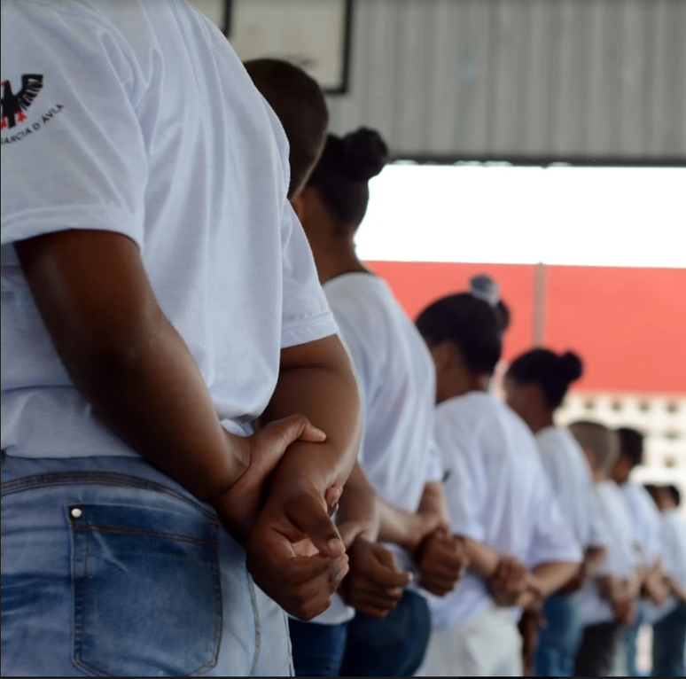 Somada &agrave; quest&atilde;o disciplinar e &agrave; viol&ecirc;ncia dentro e no entorno da escola, o baixo desempenho dos alunos tamb&eacute;m foi uma das motiva&ccedil;&otilde;es para que a prefeitura de Dias D'&Aacute;vila buscasse a implanta&ccedil;&atilde;o do Vetor