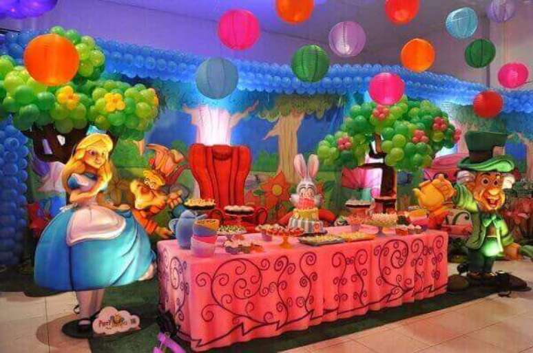 53- Em decoração dia das crianças a festa precisa ser colorida e com o tema escolhido pelos pequenos. Fonte: Mais Mulheres