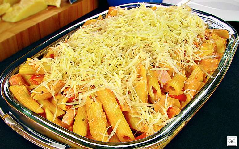 Macarrão na pressão com presunto e queijo 