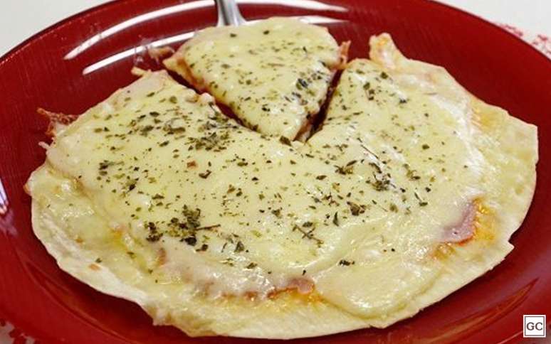 Pizza de frigideira de massa de pastel 
