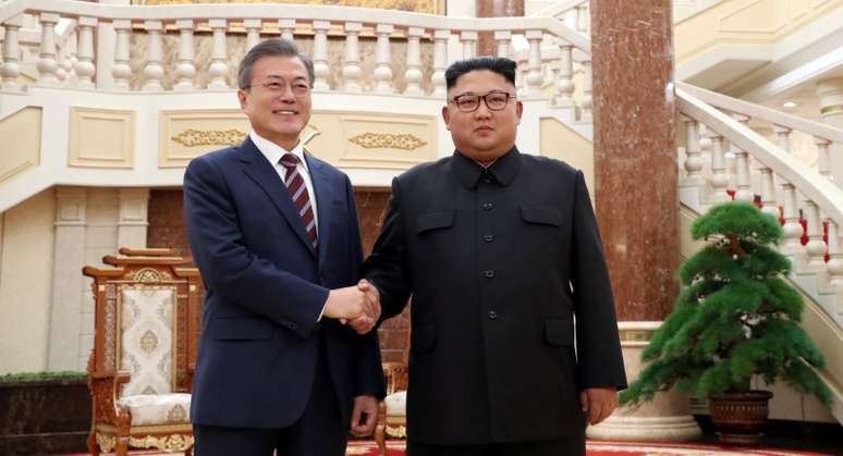 Presidente da Coreia do Sul, Moon Jae-in, e líder da Coreia do Norte, Kim Jong Un, em Pyongyang 18/09/2018. Pyeongyang Press Corps/Pool via Reuters