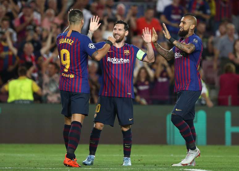 Messi comemora gol com Suárez e Vidal no Camp Nou, 18/9/2018  REUTERS/Sergio Perez 