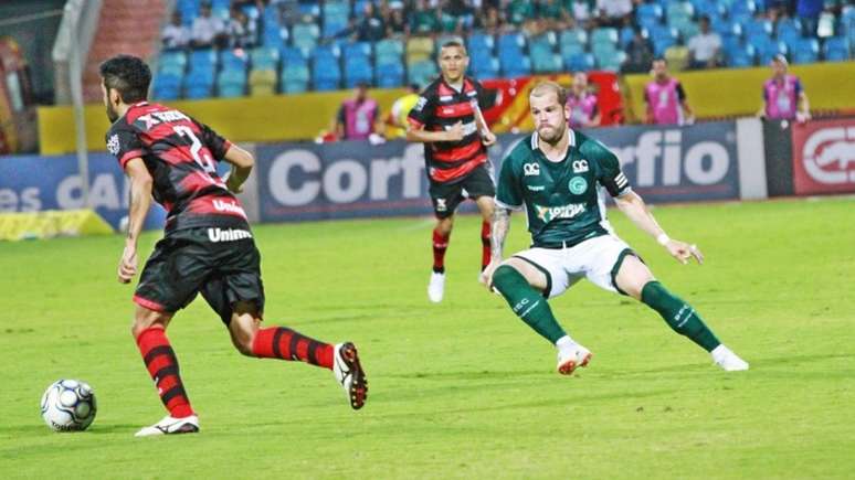 Tiago Luis não era escalado como titular desde o início de julho, em partida pela Série B (Foto: Divulgação/Goiás)