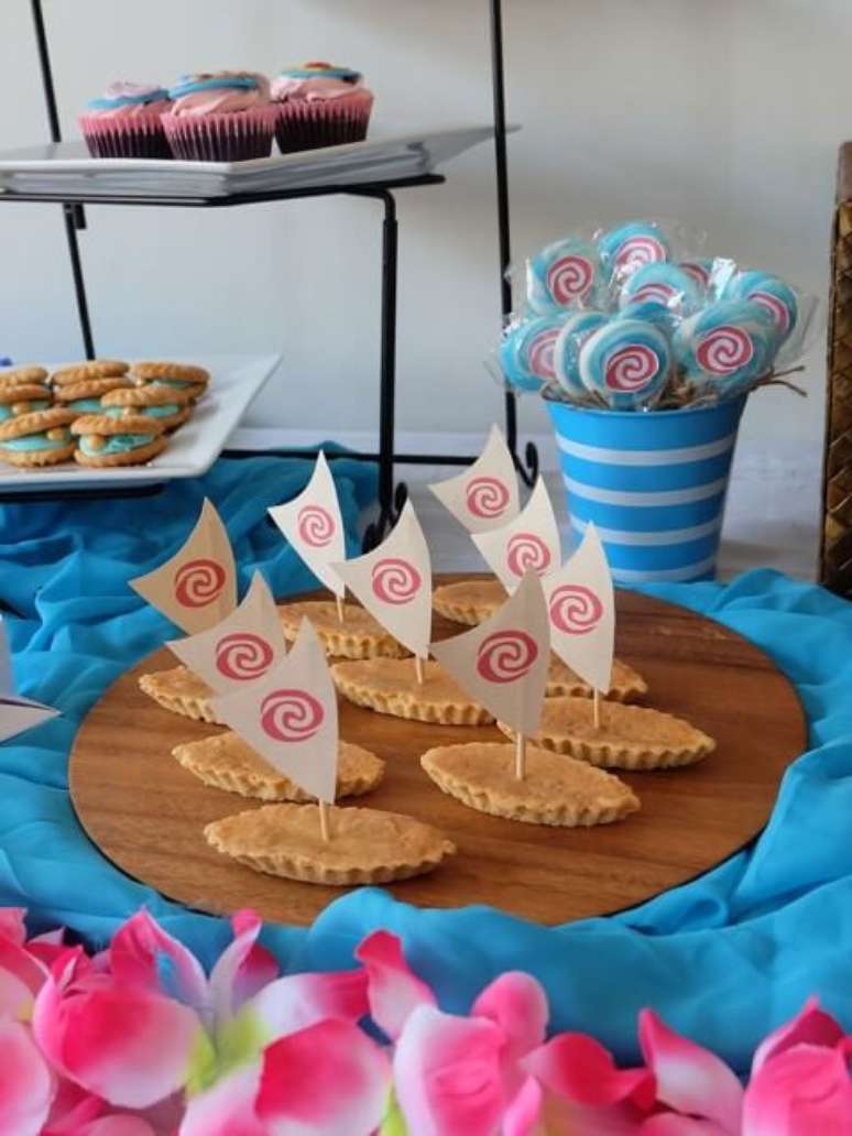 11. Biscoitinho em formato de barco em Festa Moana. Foto de A Crafted Lifestyle