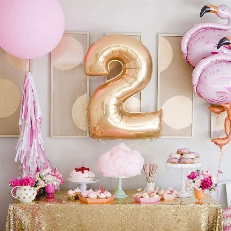 35. Decoração com modelos diferentes de balões para festa de aniversário infantil – Foto: Celebrations Cake Decorating