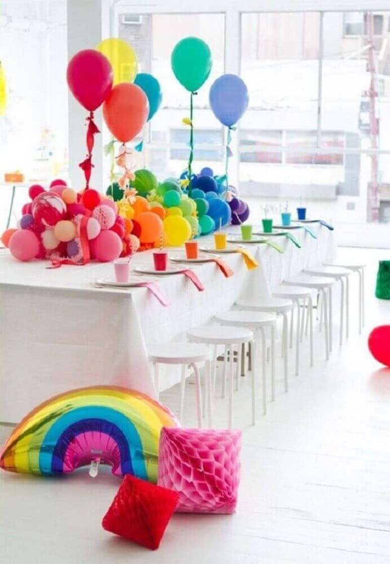 60. Decora&ccedil;&atilde;o com muitos bal&otilde;es coloridos para festa de anivers&aacute;rio &ndash; Foto: Pinterest