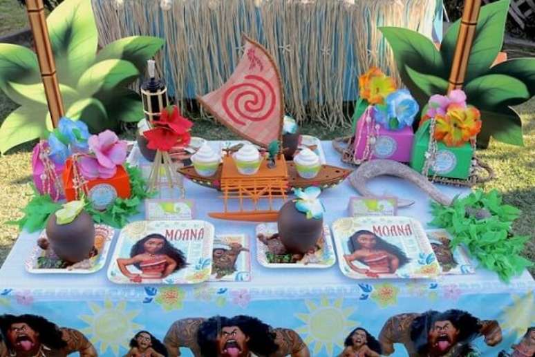 49. Mesa temática em festa da Moana. Foto de Shindigz