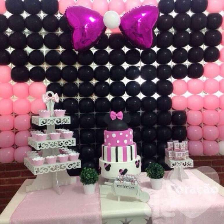 4. Decoração com painel de balões para festa infantil com tema da Minnie – Foto: Roofing Brooklyn