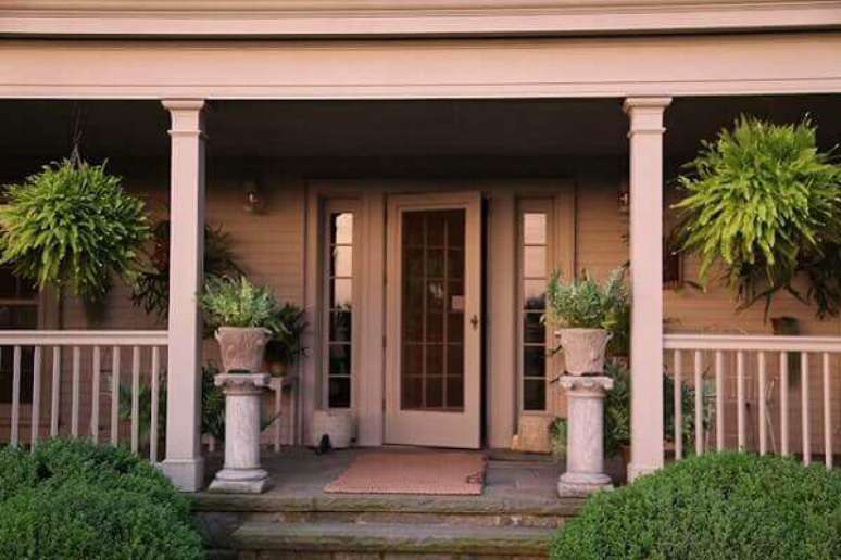 20- A samambaia na varanda se desenvolve com muita rapidez por causa da ilumina&ccedil;&atilde;o. Fonte: Martha Moments