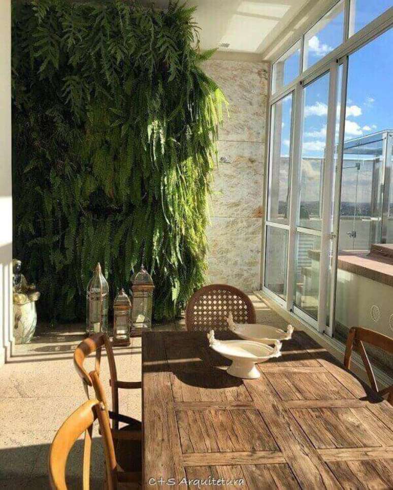 14- A samambaia &eacute; ideal para jardins verticais. Fonte: C+S Arquitetura