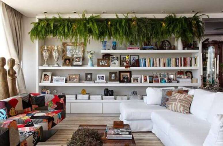 2- Na decora&ccedil;&atilde;o moderna, a samambaia completa a decora&ccedil;&atilde;o. Fonte: Studio Lab Decor