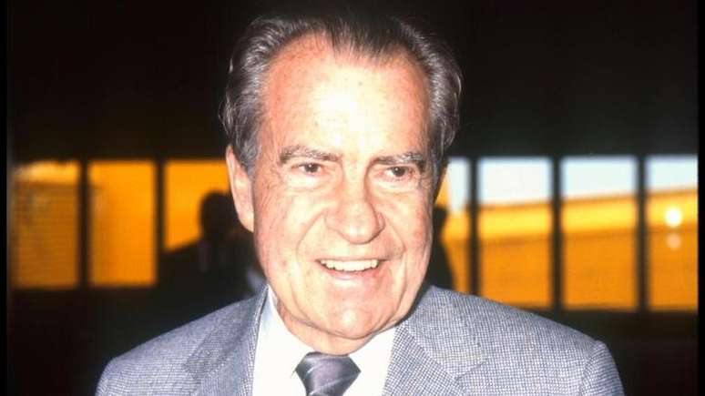 O ex-presidente dos EUA Richard Nixon, que havia acabado de renunciar, foi perdoado