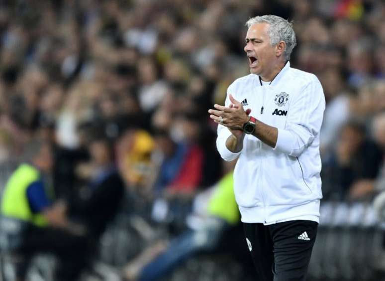 Mourinho mexeu o time e conseguiu a terceira vitória seguida (Foto: AFP)