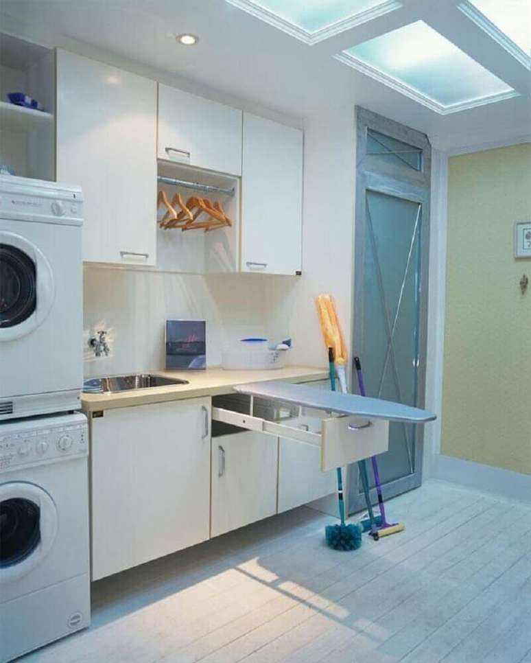 10. O armário multiuso para lavanderia é excelente para manter o ambiente sempre bem organizado – Foto: Ana Luisa Previde