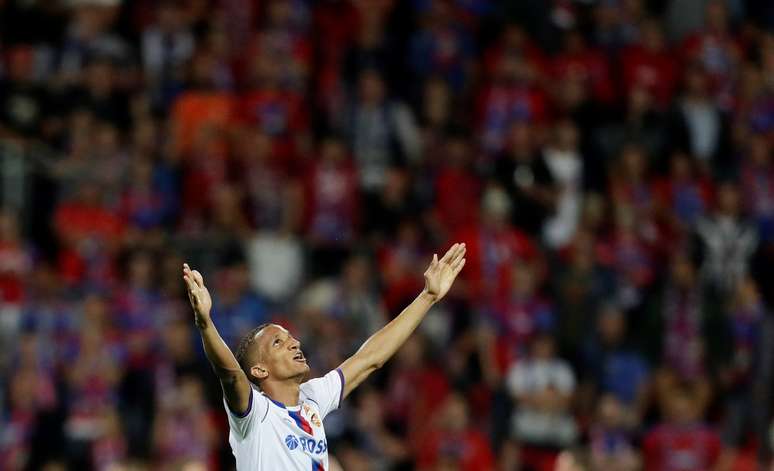 Rodrigo Becão comemora gol do CSKA