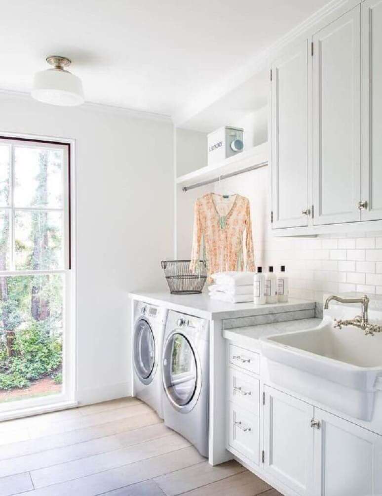 1. Uma lavanderia planejada e bem decorada pode deixar o seu dia a dia de trabalho mais otimizado e agradável – Foto: Pinterest