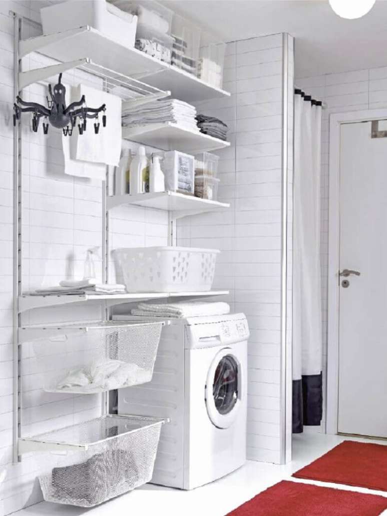 55. Sempre que possível utilize prateleiras e cestas organizadoras para lavanderia – Foto: Home Decorating Ideas