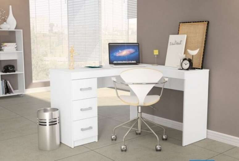 50- Escrivaninha branca com três gavetas são ideais para escritórios. Fonte: Pinterest