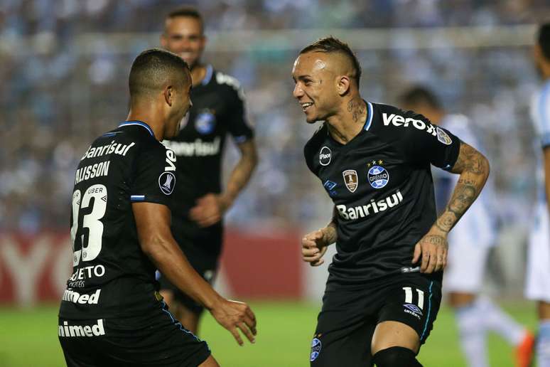 Everton fez o segundo gol do Grêmio e ampliou a vantagem