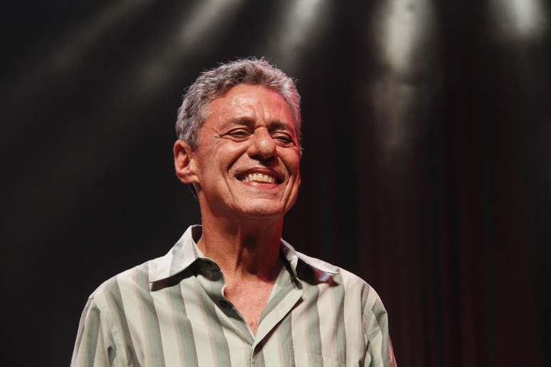 Chico Buarque durante o show de Verão da Estação Primeira de Mangueira 