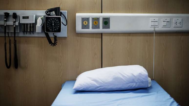 'Os hospitais são uma baita negação da morte: tem horário de visita, convívio limitado, a mediação da tecnologia', aponta Adissi